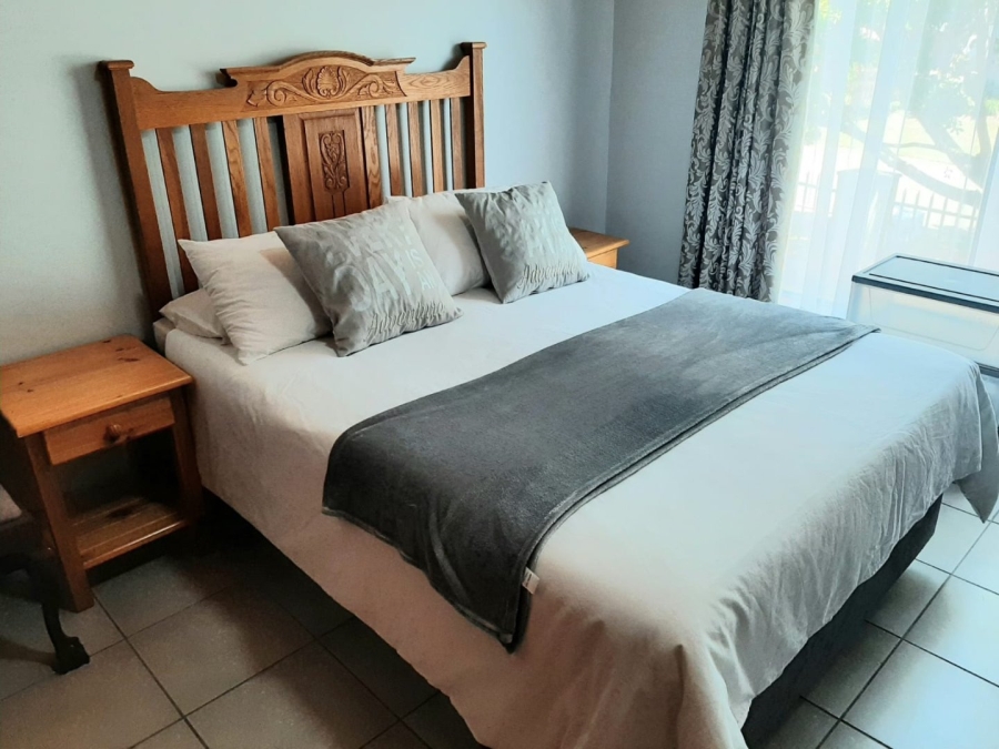 6 Bedroom Property for Sale in Bayview Western Cape